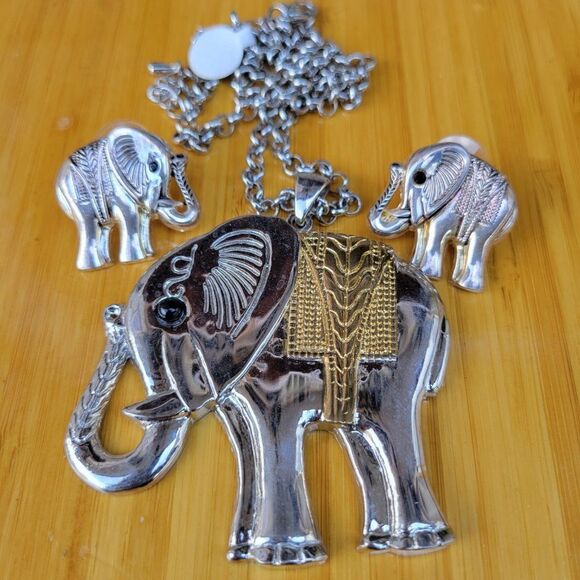 LARGE Elephant Necklace With Matching Earrings - Picture 4 of 5